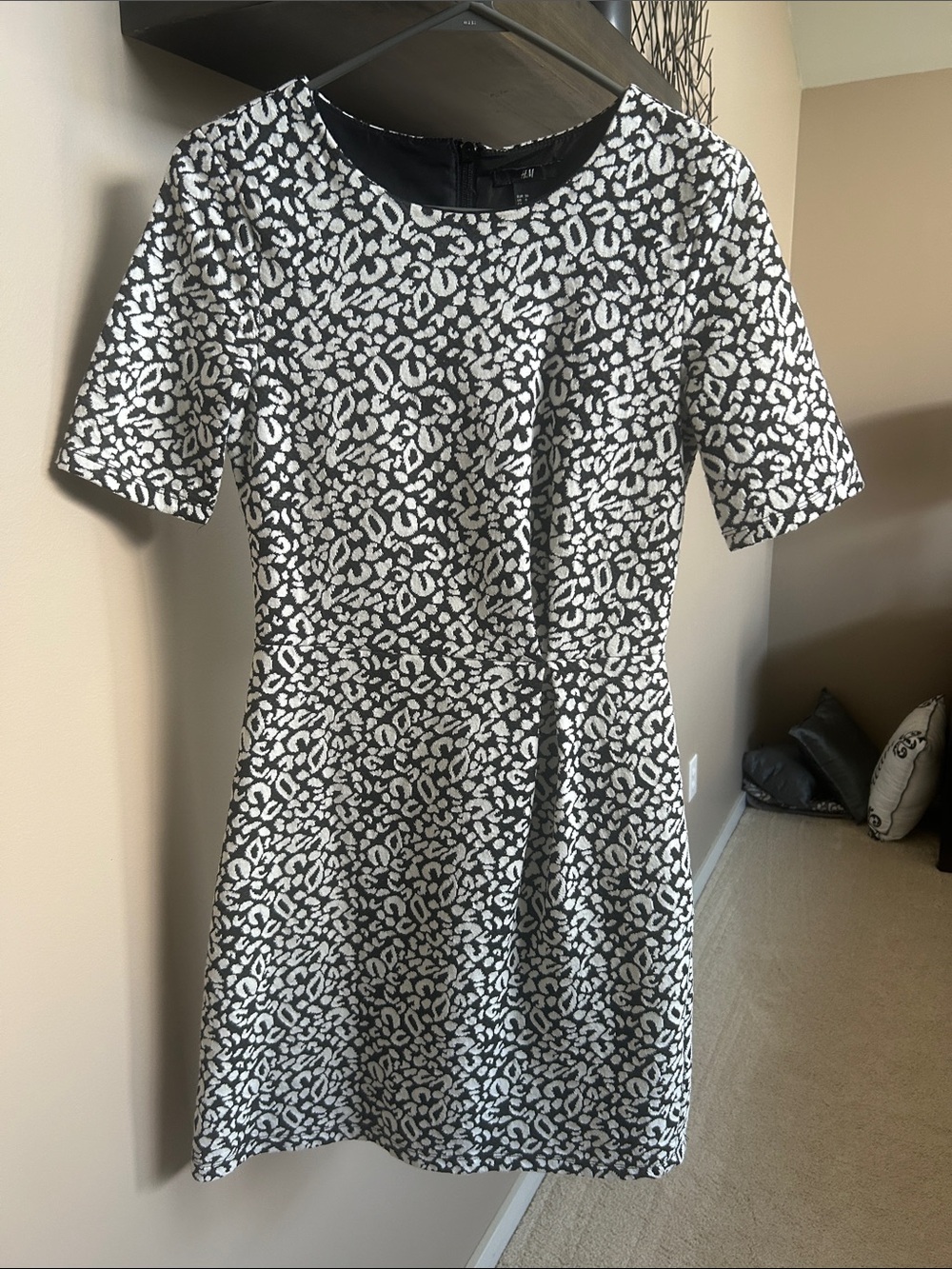 H&M black and white leopard/animal print mini dress sz 6